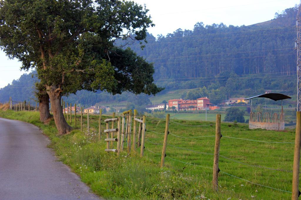 Escuelas De Fuentes Villaviciosa  Exterior photo